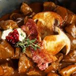 Wildgulasch ist eine köstliche Alternative zur Weihnachtsgans